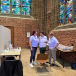 3 MEHRBLICK Mitarbeiterinnen besprechen sich in der "zu den lieben Frauen Kirche" in Bremen